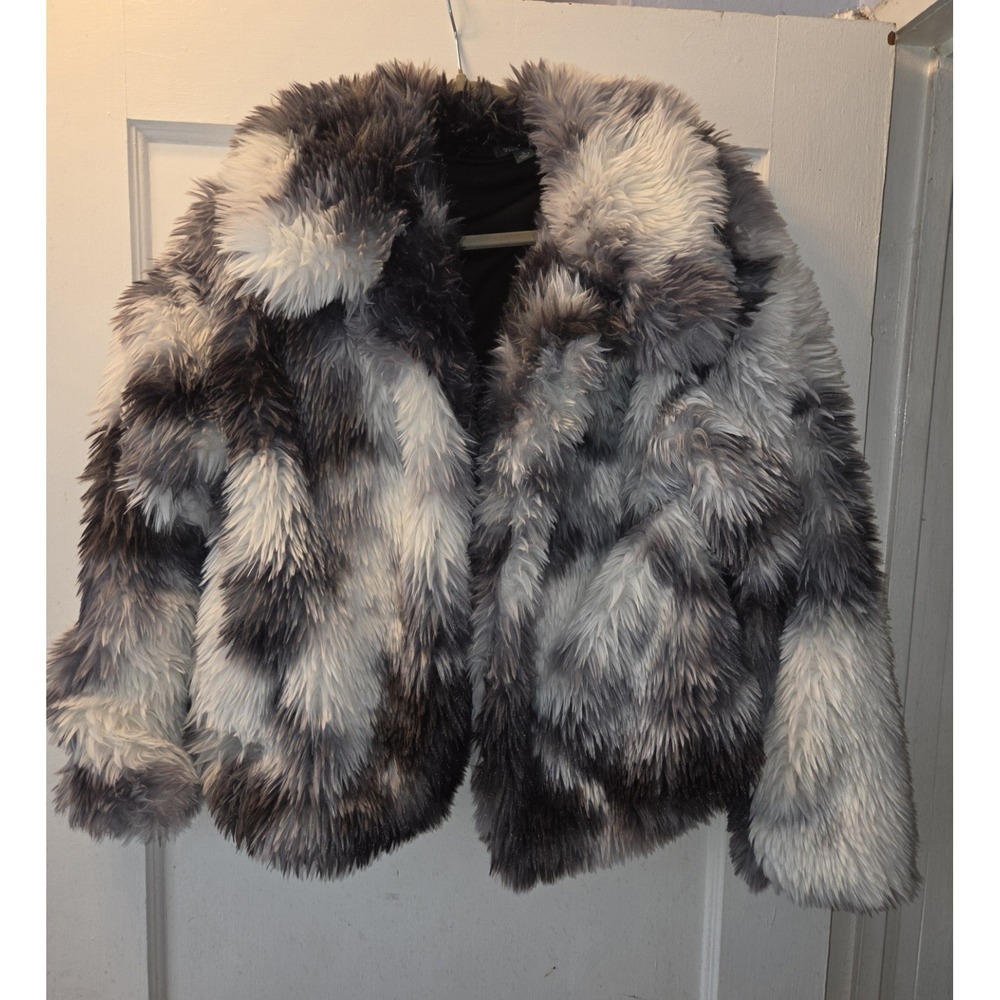 Wild Fable  Old Money 90s Mob Wives Faux Fur Crop Coat. Black White Grey Medium